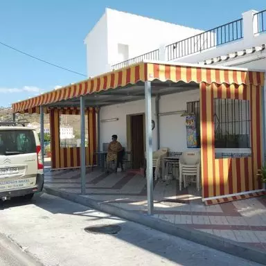 Techo de panel con toldos