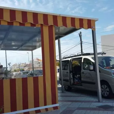 Techo de panel con toldos