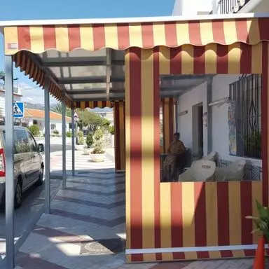 Techo de panel con toldos