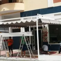 Fabricaci&oacute;n de terraza con quita vientos