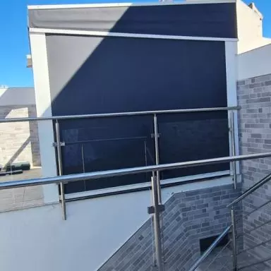 Habitaciones cerradas con toldos en vivienda