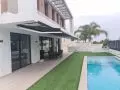 Toldos de brazos extensibles con l&iacute;neas y salidas a medidas