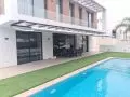 Toldos de brazos extensibles con l&iacute;neas y salidas a medidas