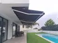 Toldos de brazos extensibles con l&iacute;neas y salidas a medidas