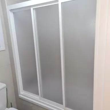 instalacion mamparas ducha banera varios colores modelos en malaga 04