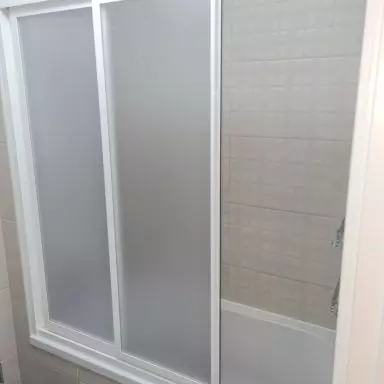 instalacion mamparas ducha banera varios colores modelos en malaga 05