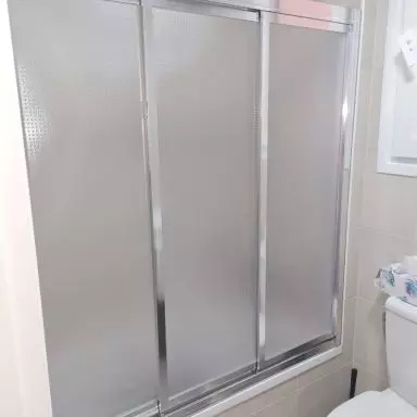 instalacion mamparas en cromo malaga 01