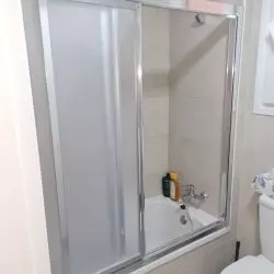 instalacion mamparas en cromo malaga 03