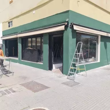 instalacion toldos brazos articulados comercio malaga 01