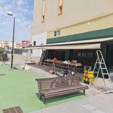 instalacion toldos brazos articulados comercio malaga 03