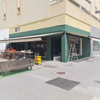instalacion toldos brazos articulados comercio malaga 04