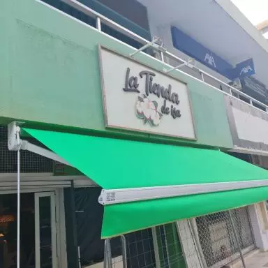 toldo de brazo articulados para comercio en malaga 01